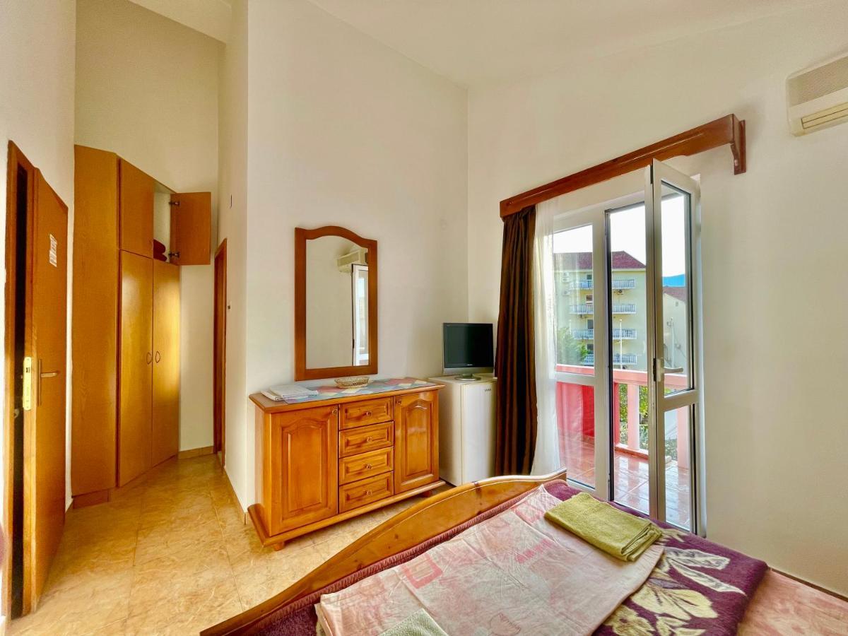 Vila L Budva Hotel Bagian luar foto