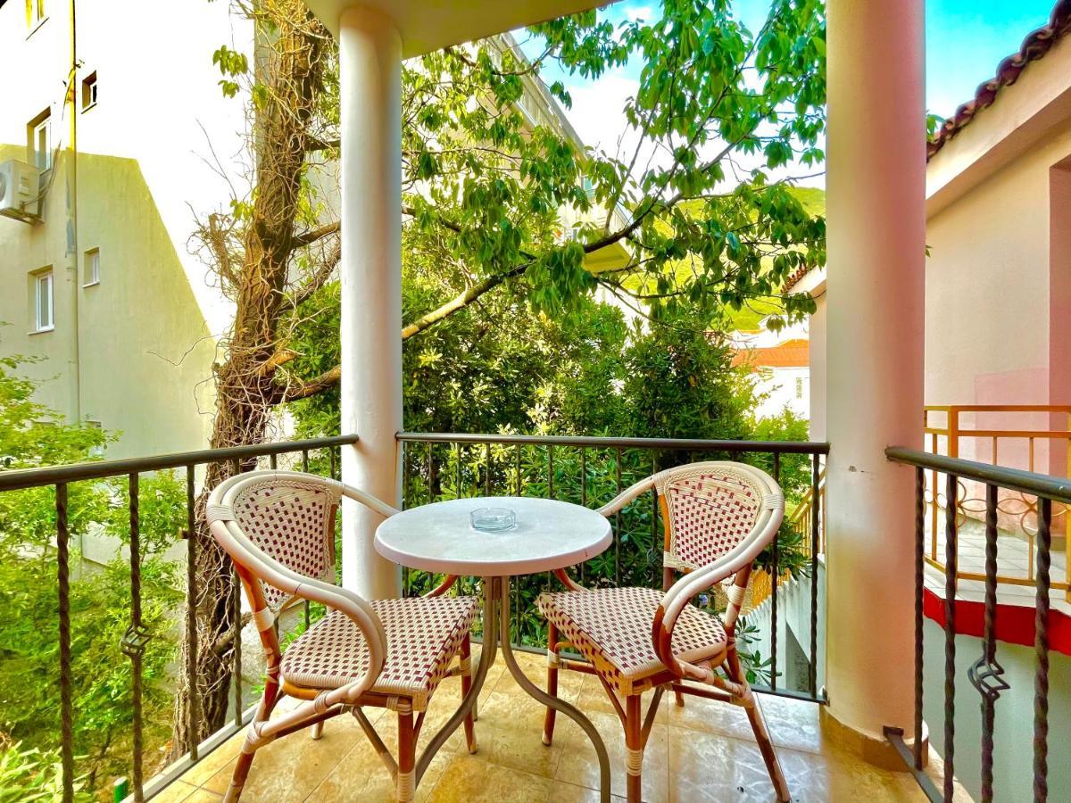 Vila L Budva Hotel Bagian luar foto