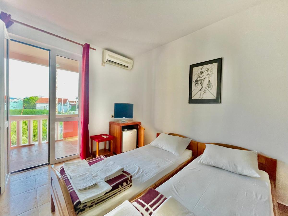 Vila L Budva Hotel Bagian luar foto