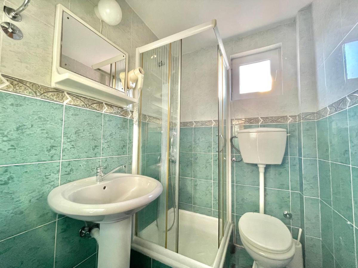 Vila L Budva Hotel Bagian luar foto