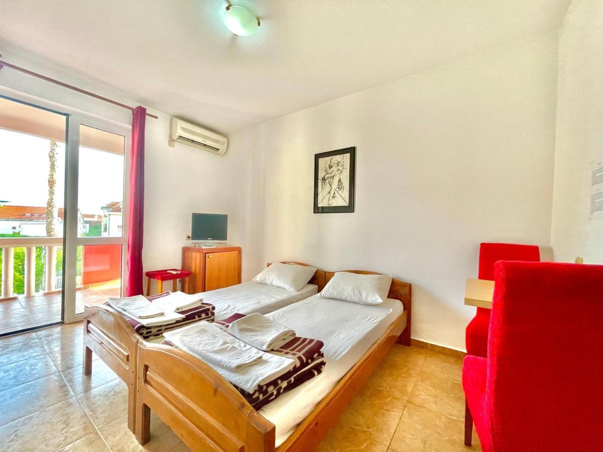 Vila L Budva Hotel Bagian luar foto
