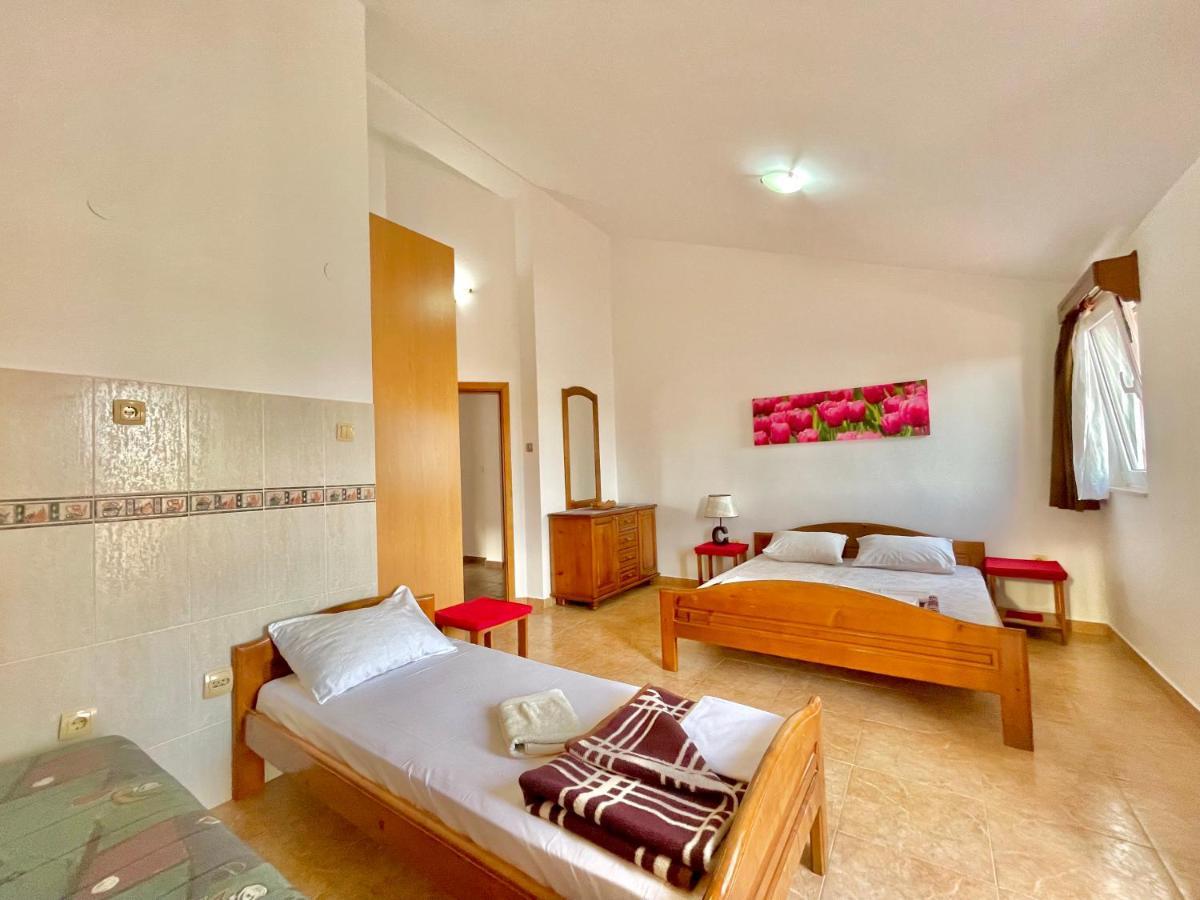Vila L Budva Hotel Bagian luar foto