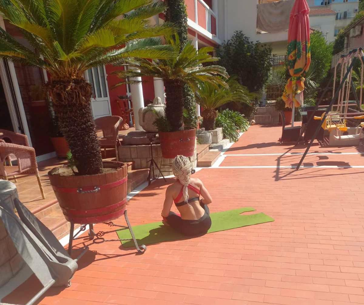 Vila L Budva Hotel Bagian luar foto